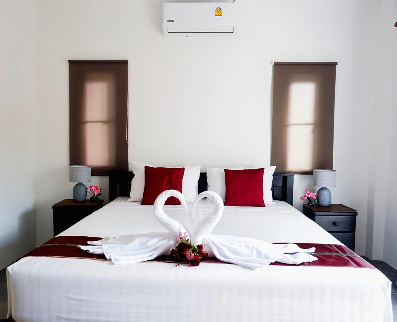Kingsacre Hotell Nai Yang Beach Exteriör bild